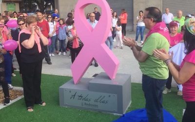 Redován es compromet en la lluita contra el càncer de mama amb un monument que dedica als que ho patixen